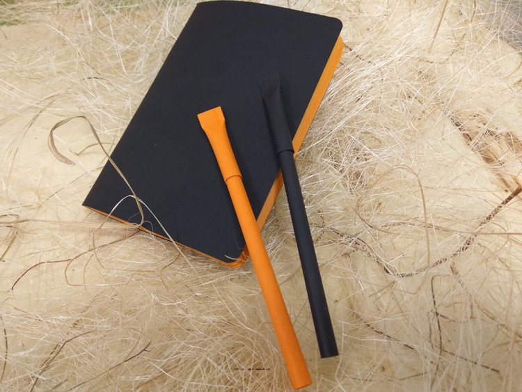Блокнот чёрная обложка оранжевые страницы